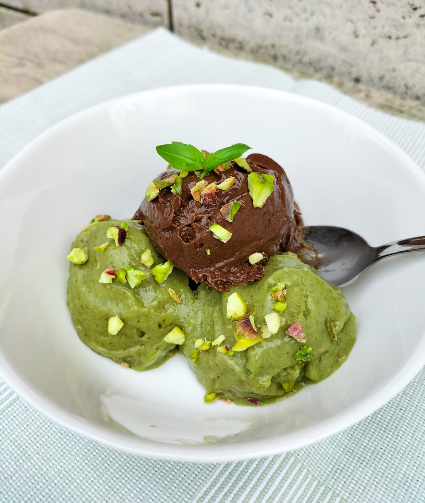 GELATO AL BASILICO E AL CACAO di avocado e banane